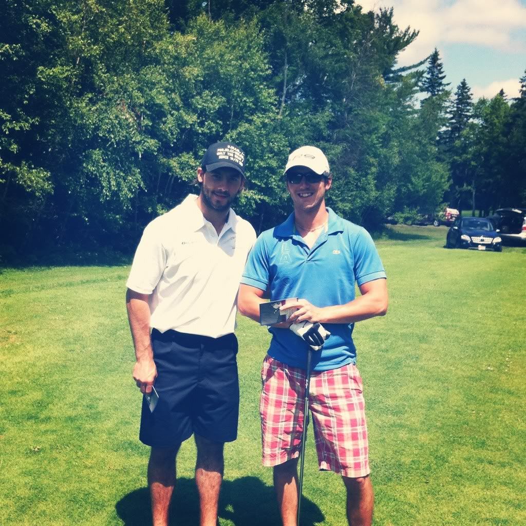 Kris Letang golfing.
