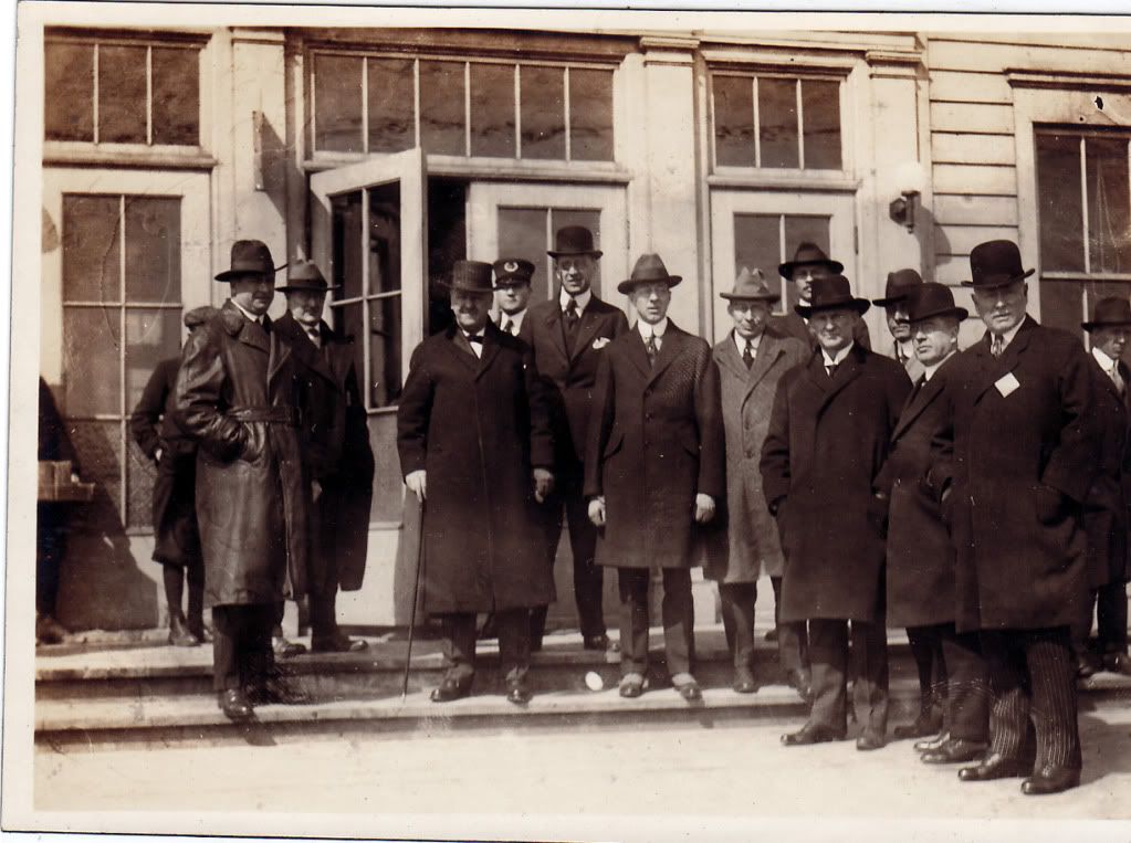 1918Curtissemployees-1.jpg